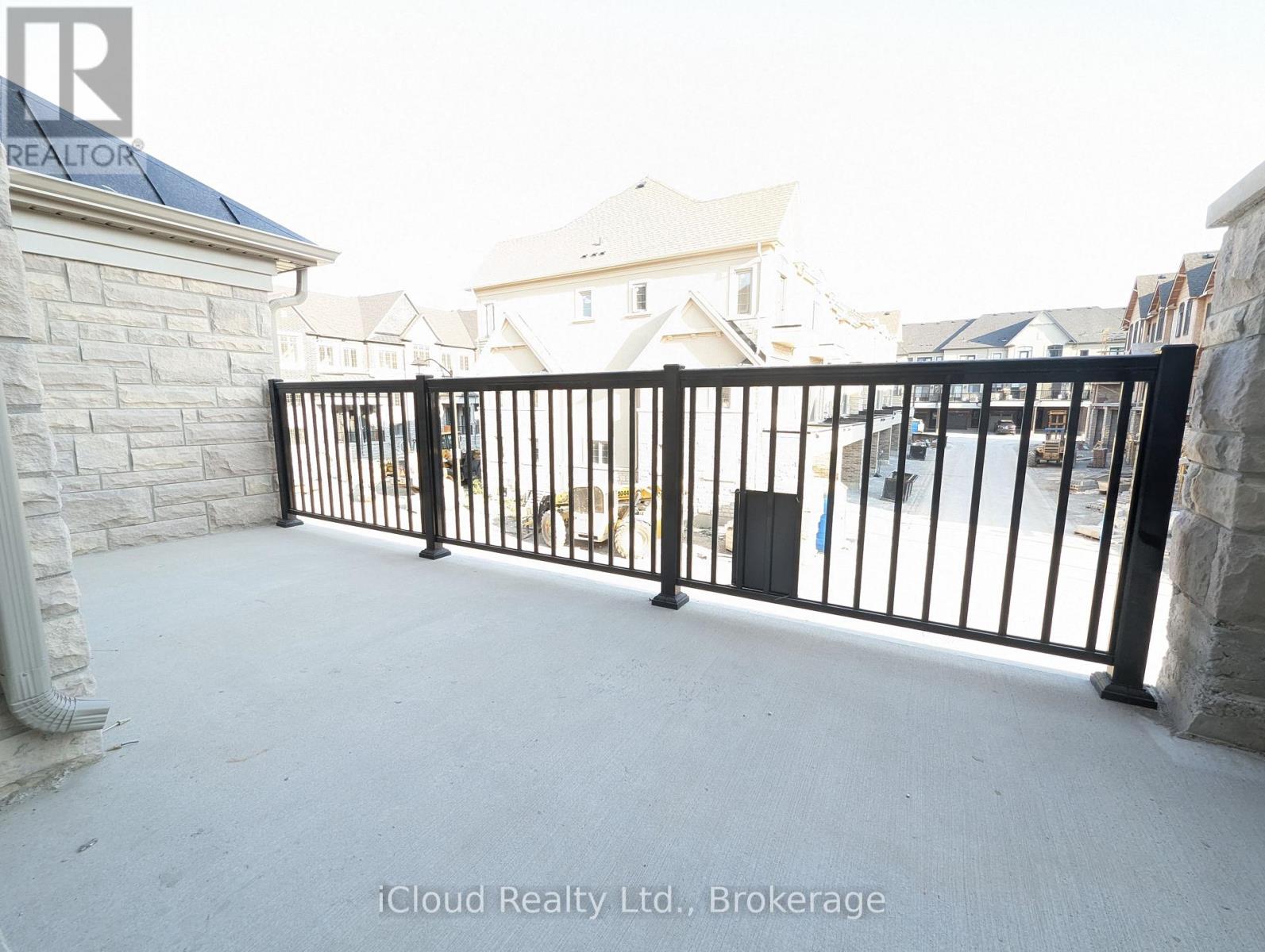43 West Village Lane, Markham, Ontario  L6C 3L5 - Photo 9 - N12985550