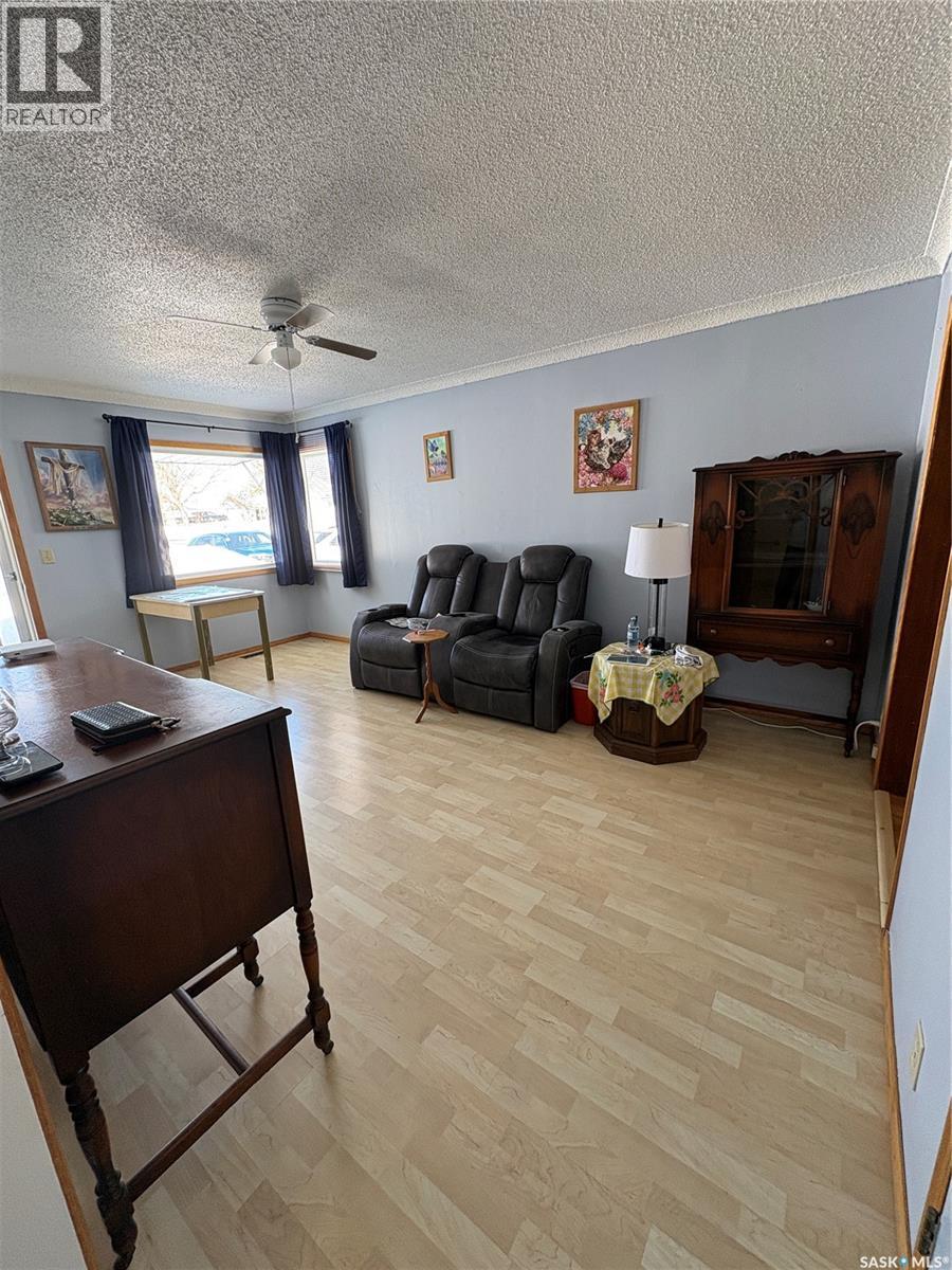 207 Third Avenue W, Kelvington, Saskatchewan  S0A 1W0 - Photo 18 - SK032637