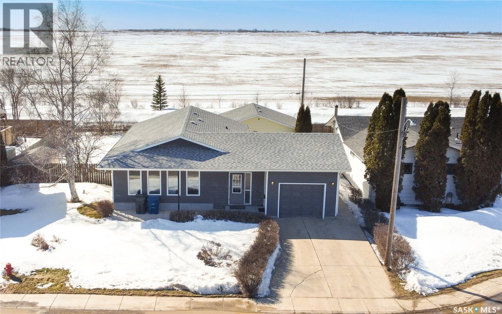 22 Blake Crescent, Aberdeen, Saskatchewan  S0K 0A0 - Photo 2 - SK032635