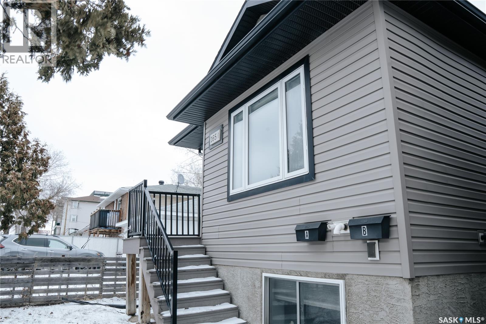 165 Mcintyre Street N, Regina, Saskatchewan  S4R 3B6 - Photo 2 - SK032626