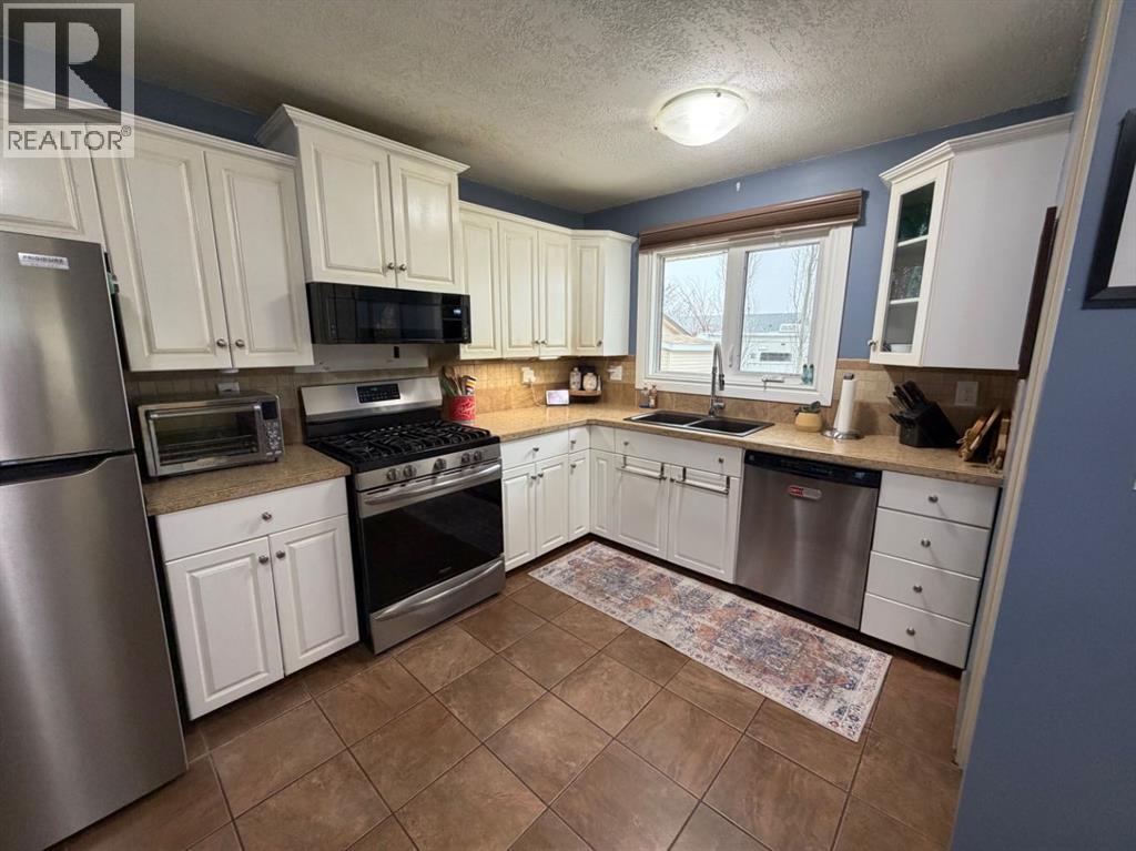 6107 Enevold Drive, Camrose, Alberta  T4V 3J7 - Photo 8 - A2297262