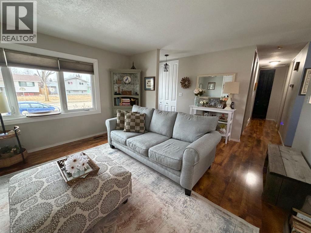 6107 Enevold Drive, Camrose, Alberta  T4V 3J7 - Photo 5 - A2297262