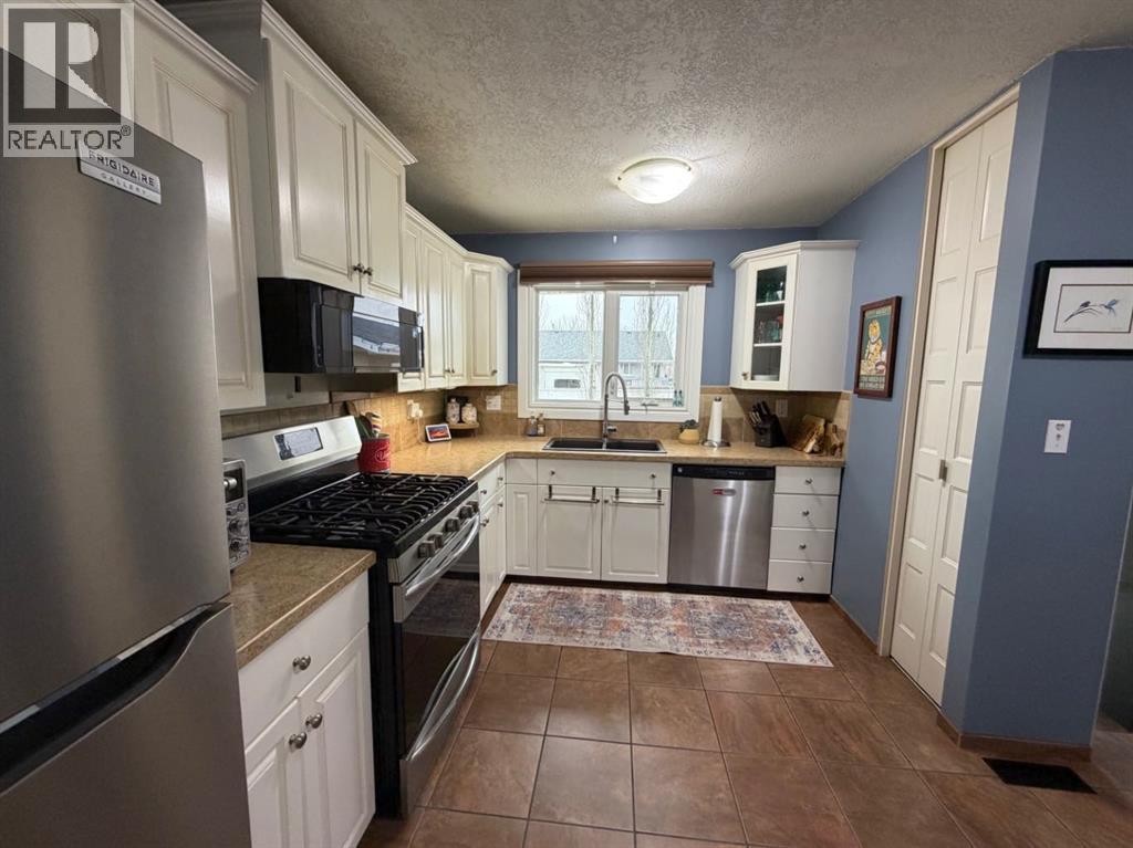 6107 Enevold Drive, Camrose, Alberta  T4V 3J7 - Photo 9 - A2297262