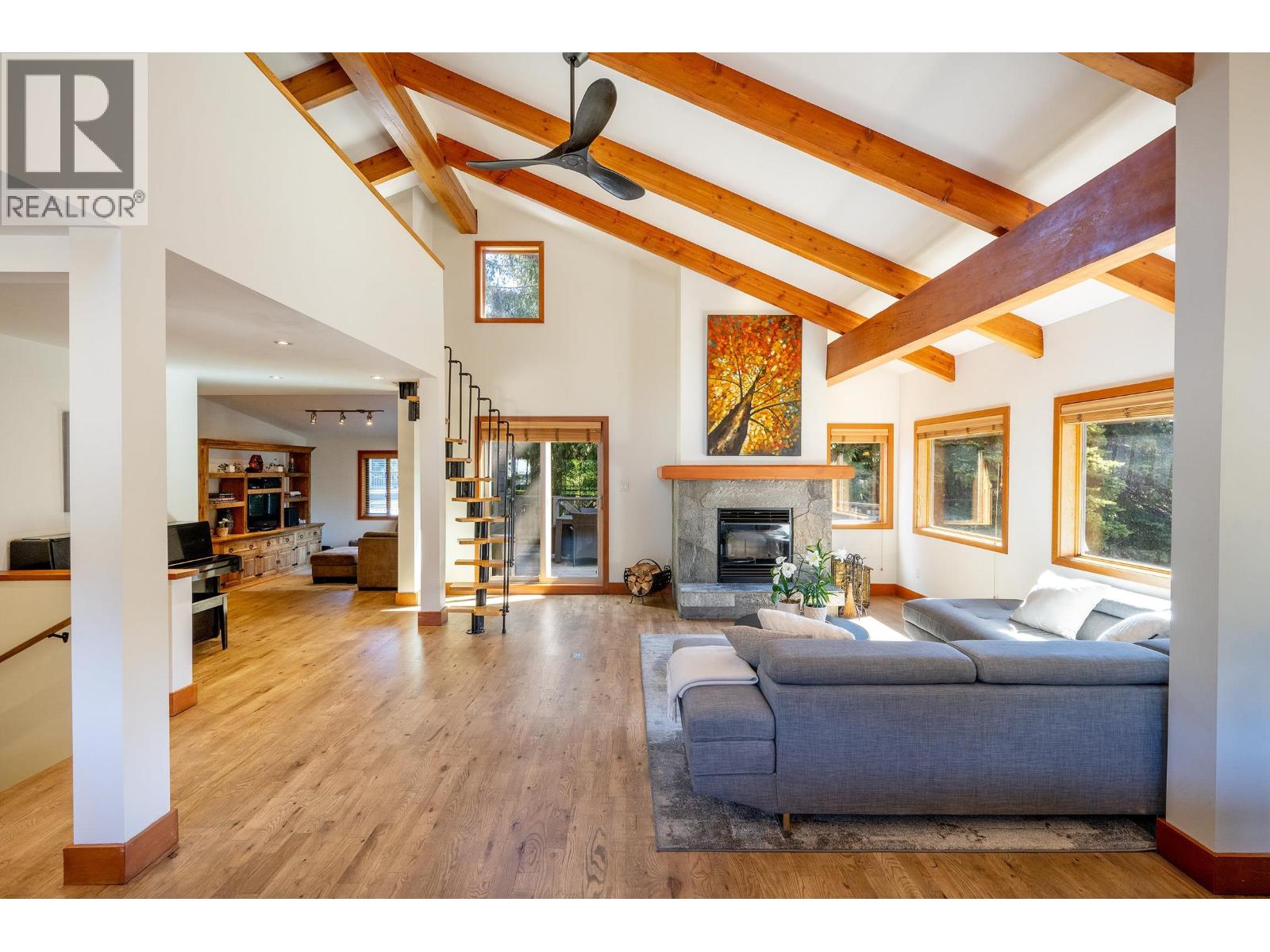 6444 Toad Hollow, Whistler, British Columbia  V8E 0C5 - Photo 3 - R3106545