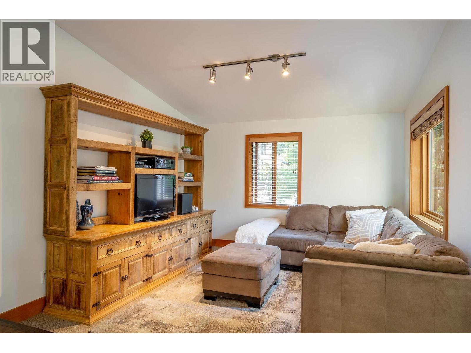 6444 Toad Hollow, Whistler, British Columbia  V8E 0C5 - Photo 6 - R3106545