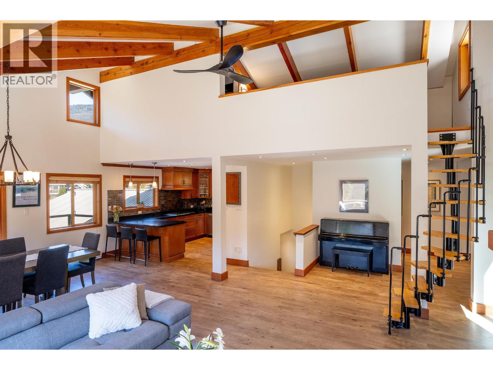 6444 Toad Hollow, Whistler, British Columbia  V8E 0C5 - Photo 7 - R3106545