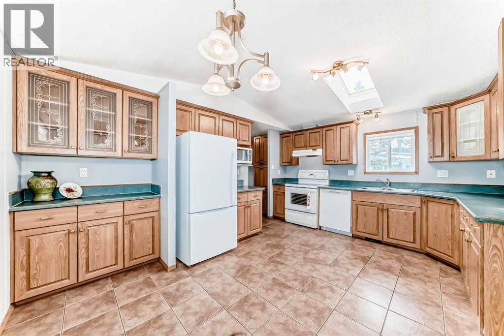 272 Burroughs Circle NE, Calgary, Alberta  T1Y 6K3 - Photo 2 - A2299900