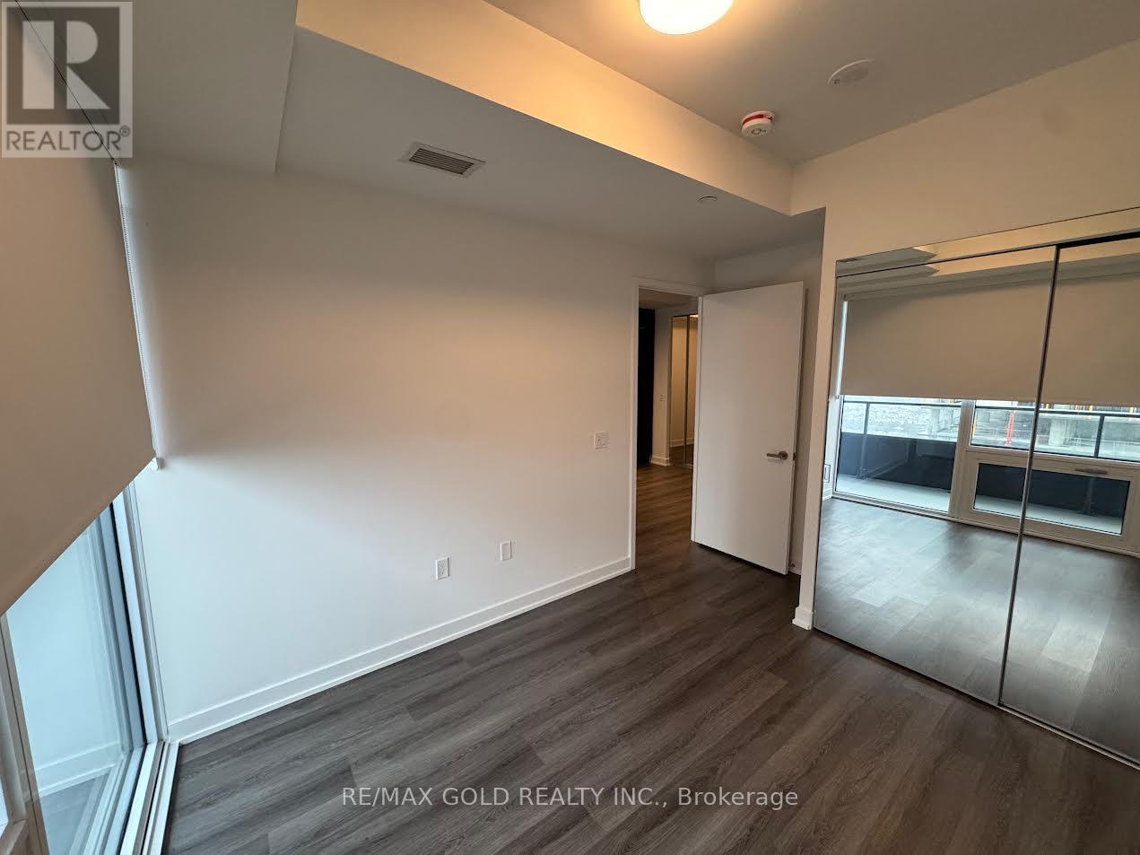 2414 - 448 Burnhamthorpe Road W, Mississauga, Ontario  L5B 0R4 - Photo 5 - W12985396