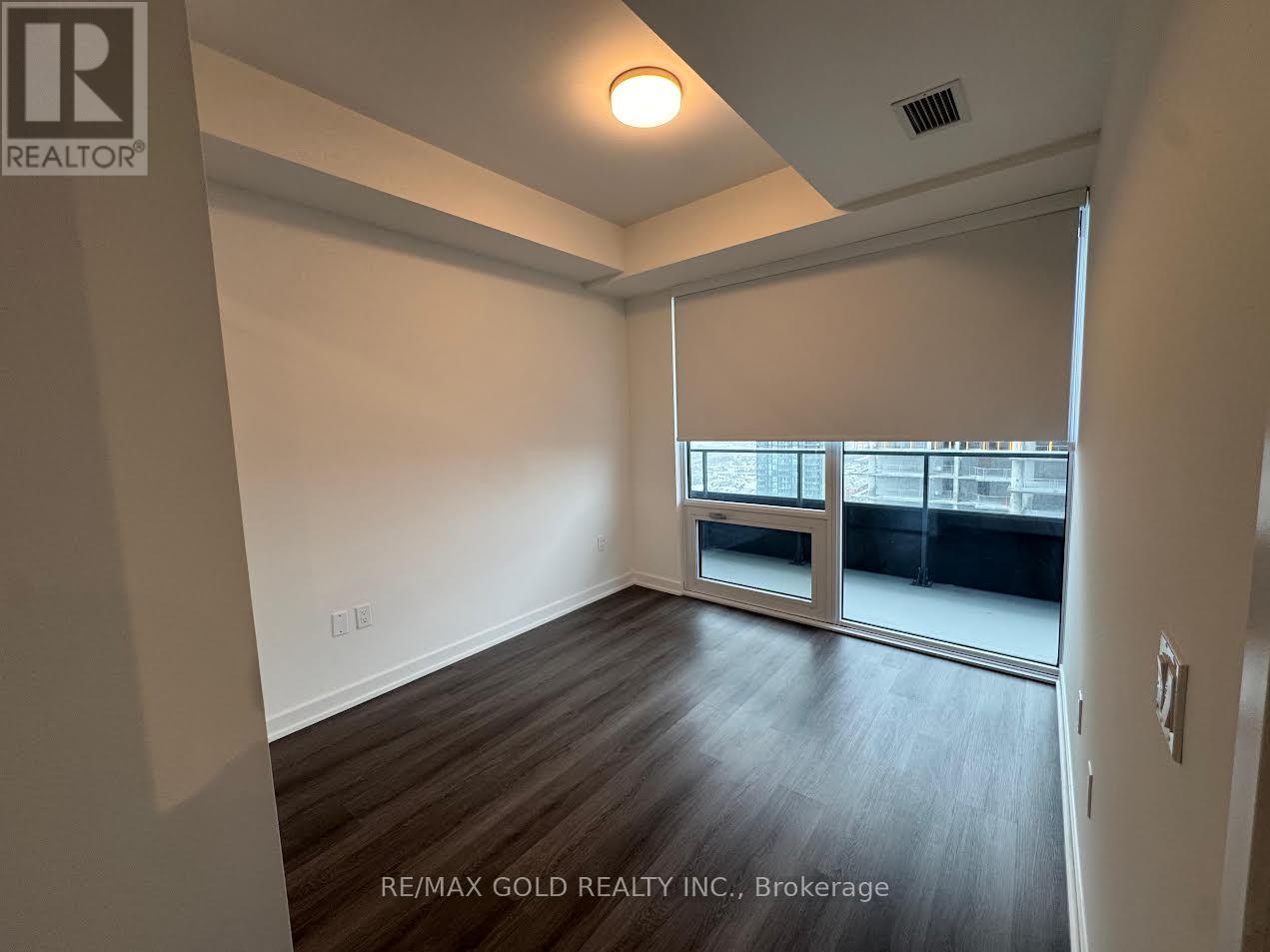 2414 - 448 Burnhamthorpe Road W, Mississauga, Ontario  L5B 0R4 - Photo 6 - W12985396