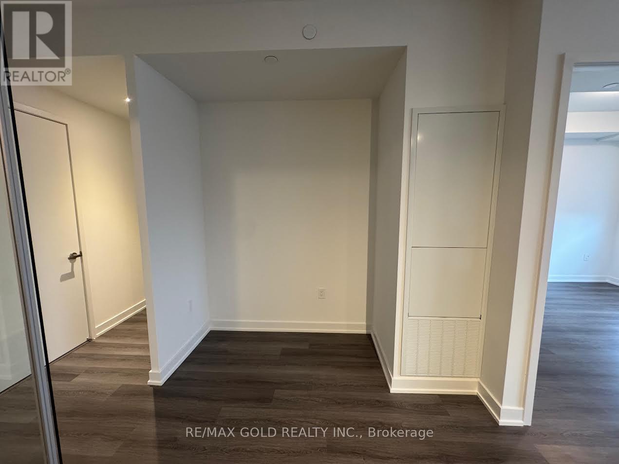 2414 - 448 Burnhamthorpe Road W, Mississauga, Ontario  L5B 0R4 - Photo 7 - W12985396