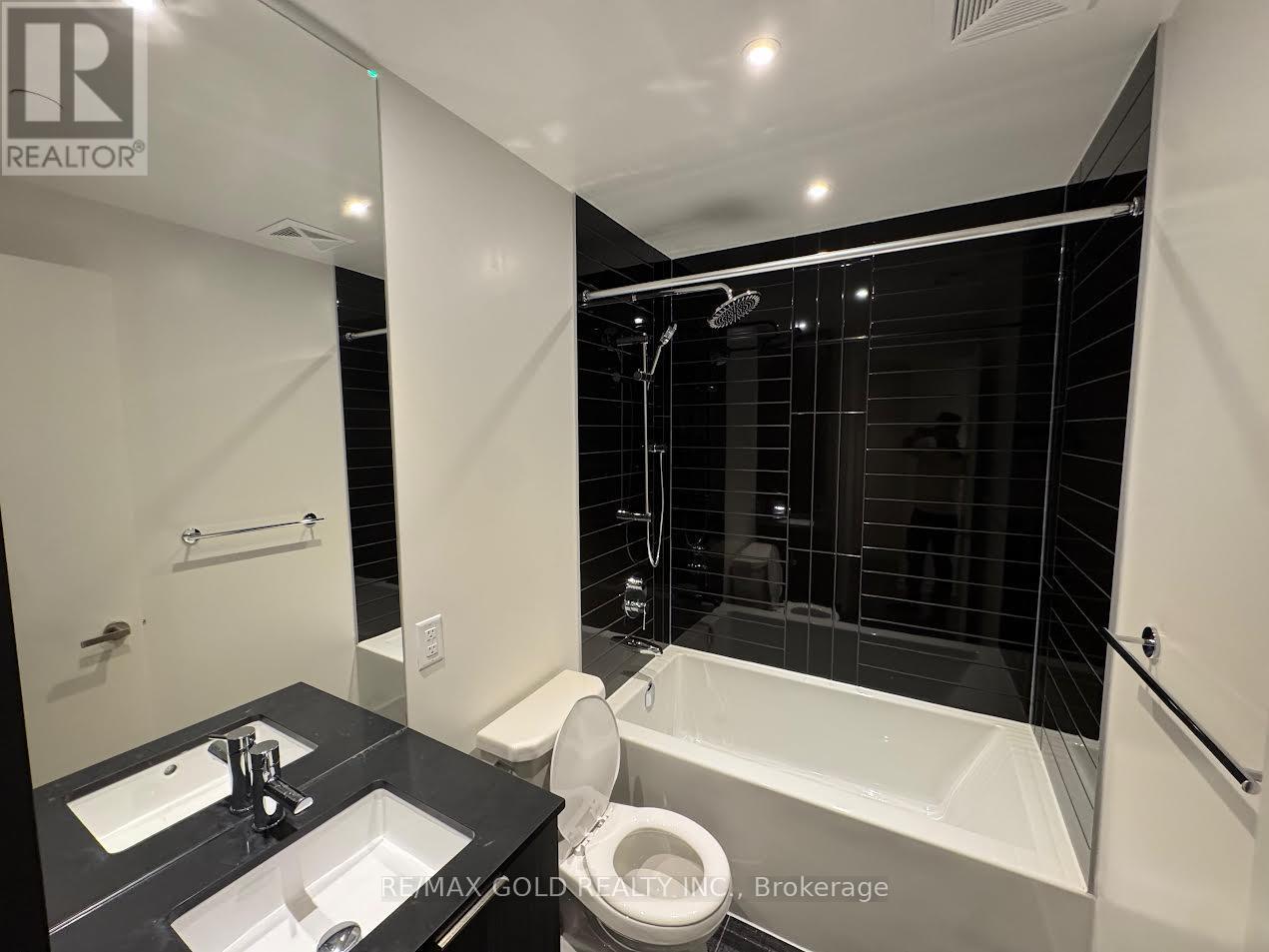 2414 - 448 Burnhamthorpe Road W, Mississauga, Ontario  L5B 0R4 - Photo 9 - W12985396