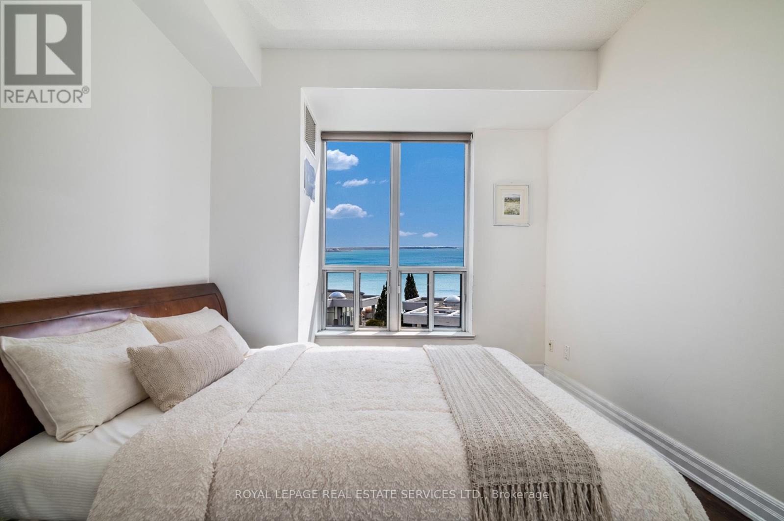 1504 - 2087 Lake Shore Boulevard W, Toronto, Ontario  M8V 4G3 - Photo 8 - W12985460