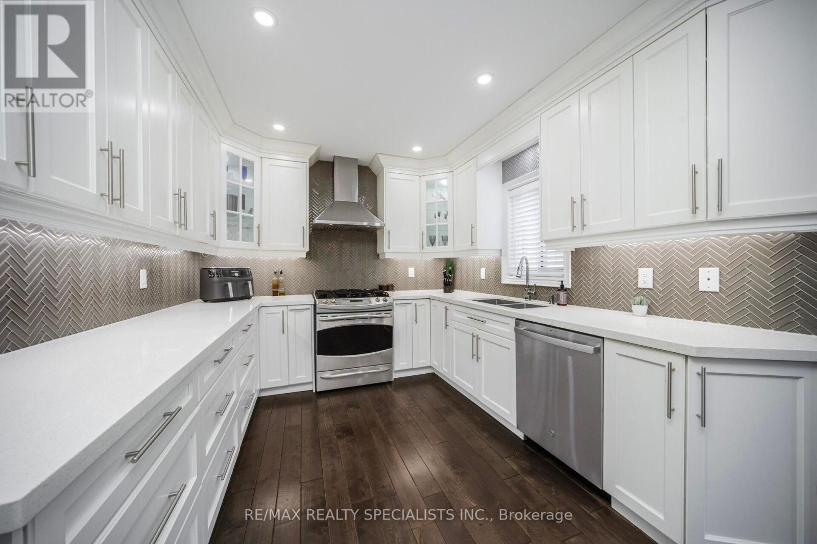 44 Dunvegan Crescent, Brampton, Ontario  L7A 2Y2 - Photo 15 - W12985470