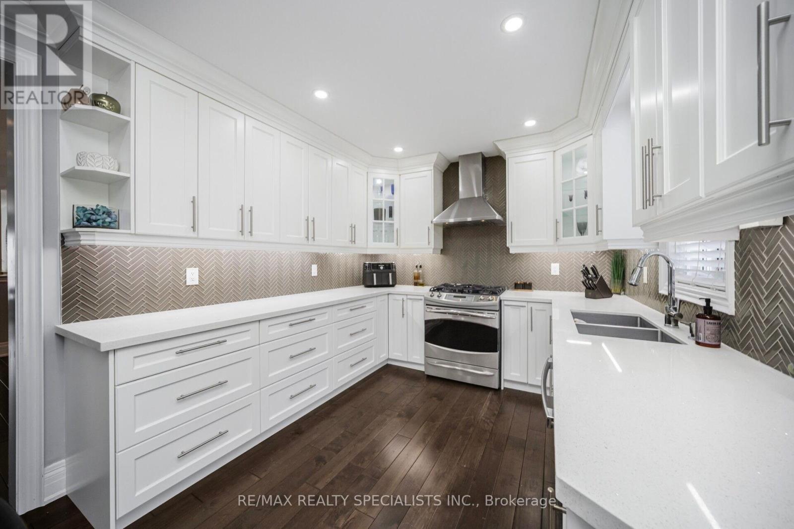 44 Dunvegan Crescent, Brampton, Ontario  L7A 2Y2 - Photo 16 - W12985470