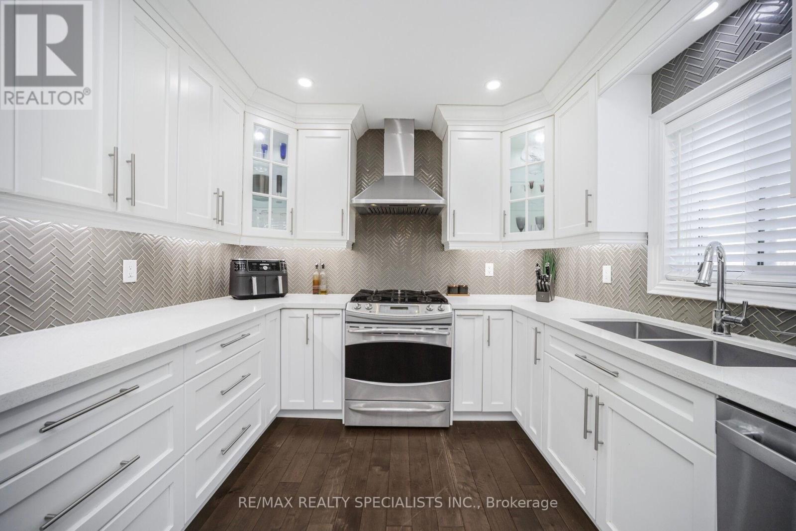 44 Dunvegan Crescent, Brampton, Ontario  L7A 2Y2 - Photo 17 - W12985470