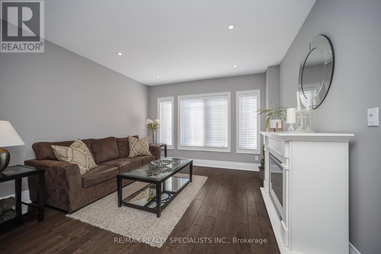 44 Dunvegan Crescent, Brampton, Ontario  L7A 2Y2 - Photo 7 - W12985470