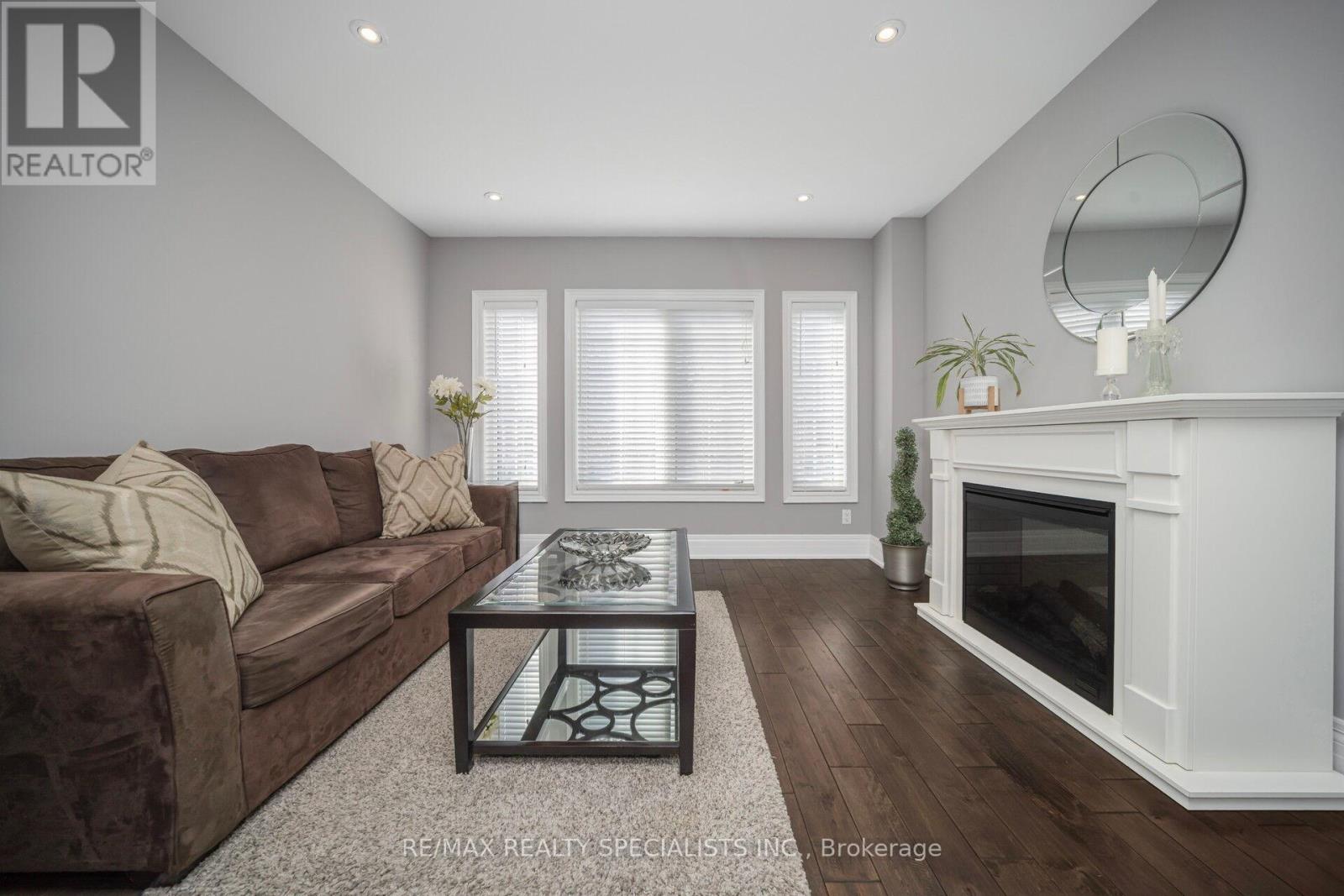 44 Dunvegan Crescent, Brampton, Ontario  L7A 2Y2 - Photo 8 - W12985470