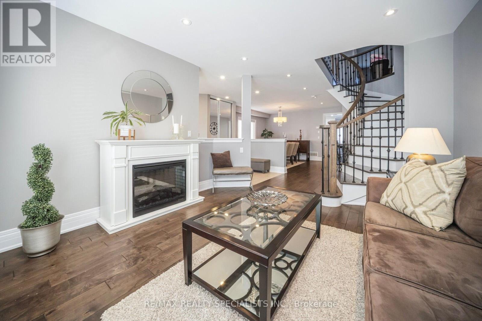 44 Dunvegan Crescent, Brampton, Ontario  L7A 2Y2 - Photo 9 - W12985470