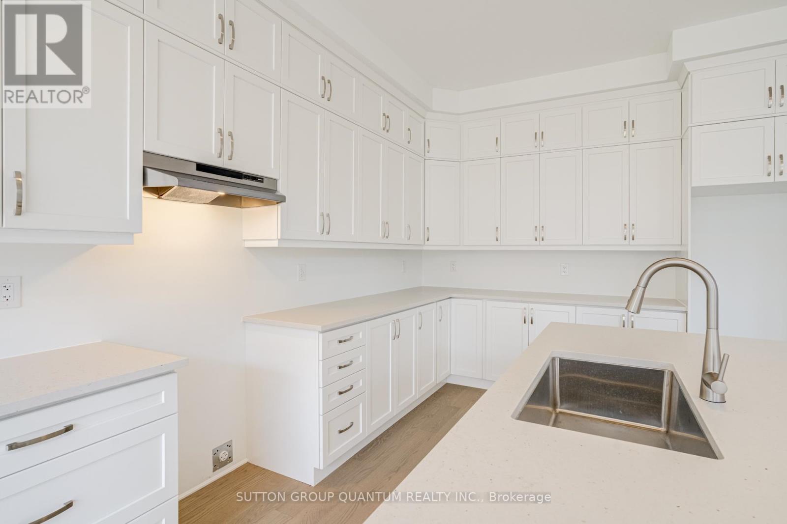 3306 Wolverine Path, Oakville, Ontario  L6H 8B1 - Photo 16 - W12985490