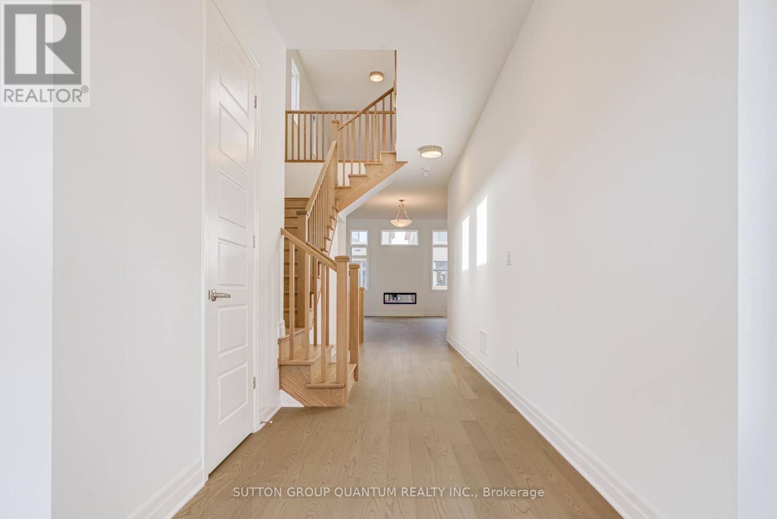 3306 Wolverine Path, Oakville, Ontario  L6H 8B1 - Photo 7 - W12985490