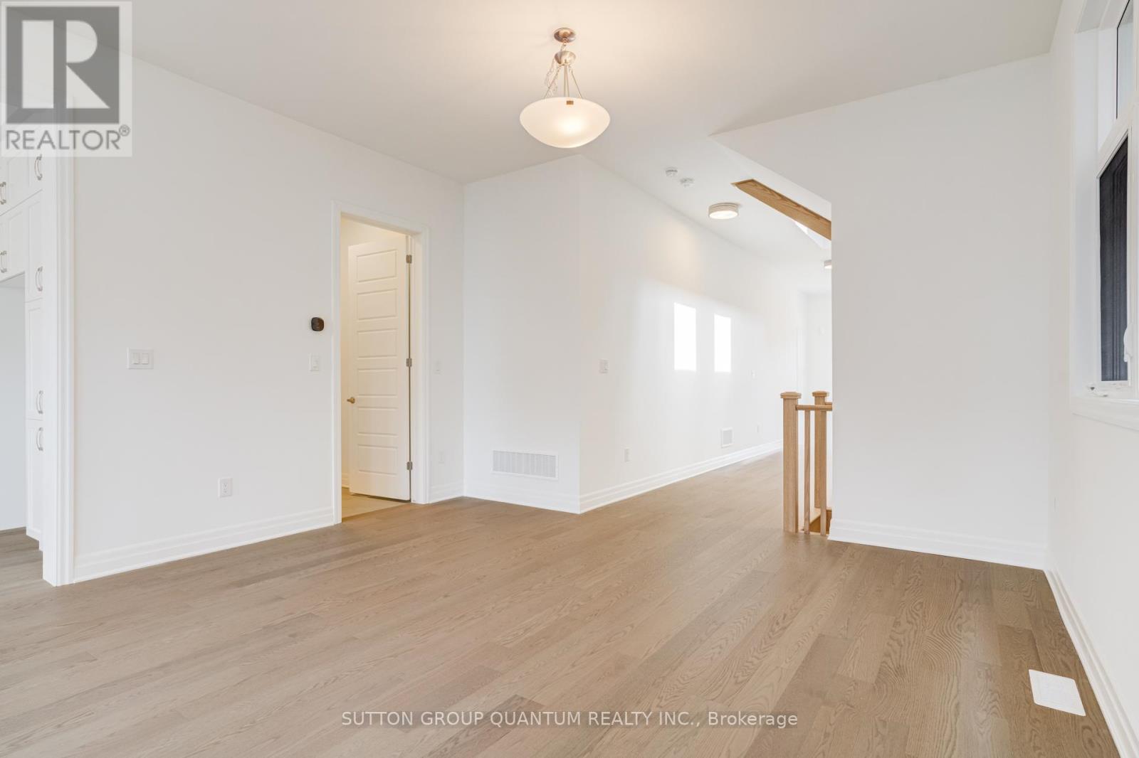 3306 Wolverine Path, Oakville, Ontario  L6H 8B1 - Photo 8 - W12985490