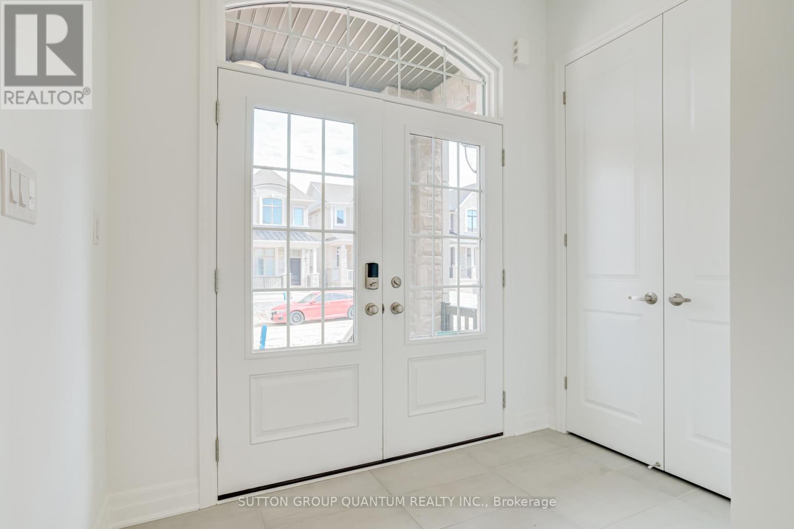 1259 Black Bear Trail, Oakville, Ontario  L6H 8B2 - Photo 5 - W12985498