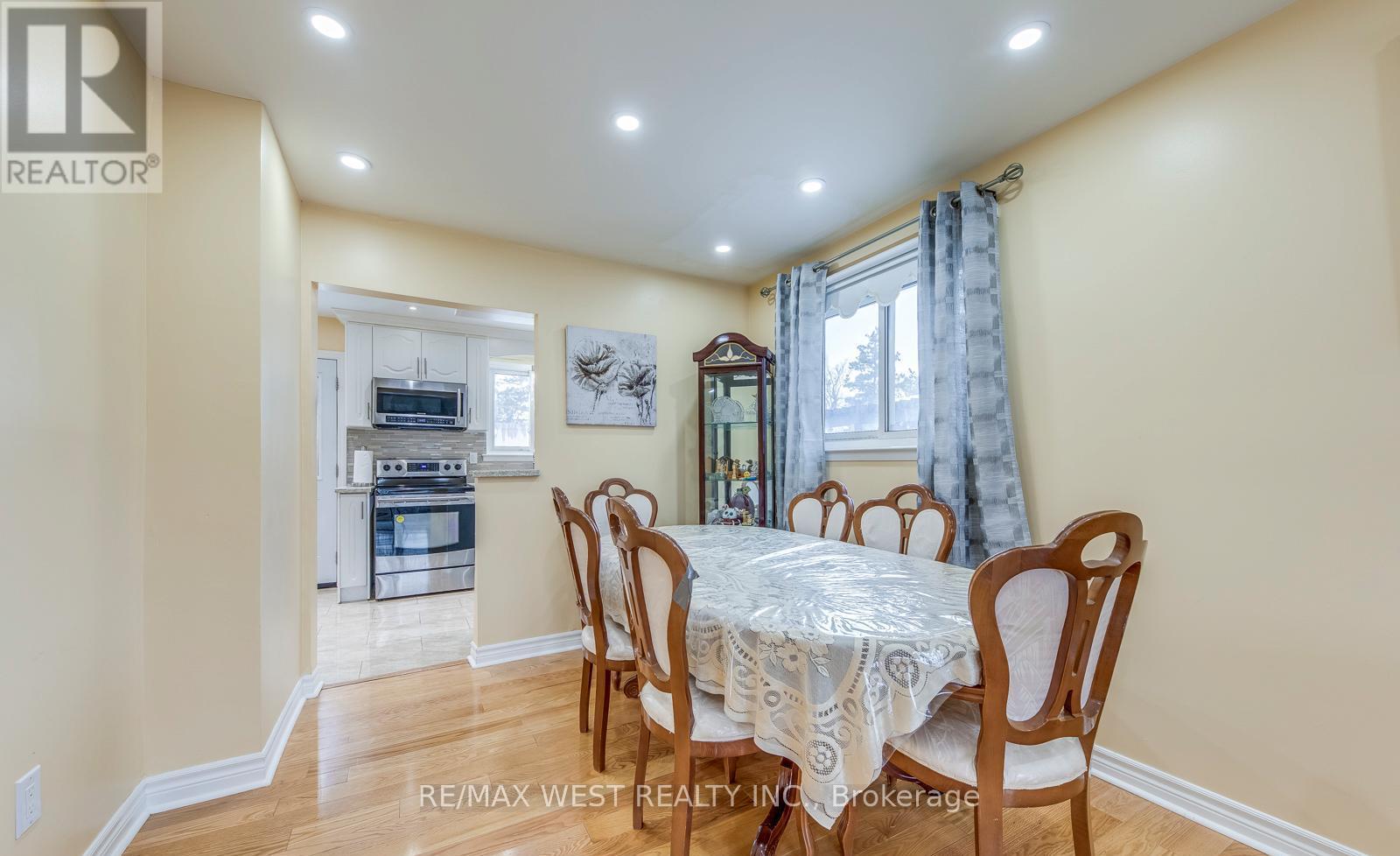 43 Flamingo Crescent, Brampton, Ontario  L6T 2G6 - Photo 10 - W12985500