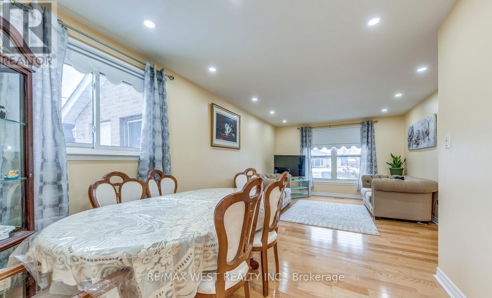 43 Flamingo Crescent, Brampton, Ontario  L6T 2G6 - Photo 11 - W12985500