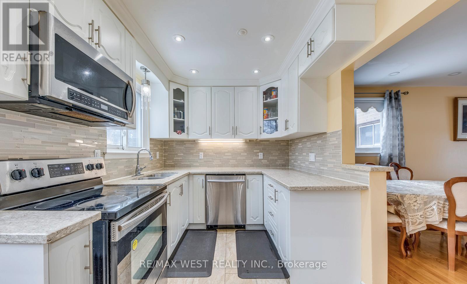 43 Flamingo Crescent, Brampton, Ontario  L6T 2G6 - Photo 12 - W12985500