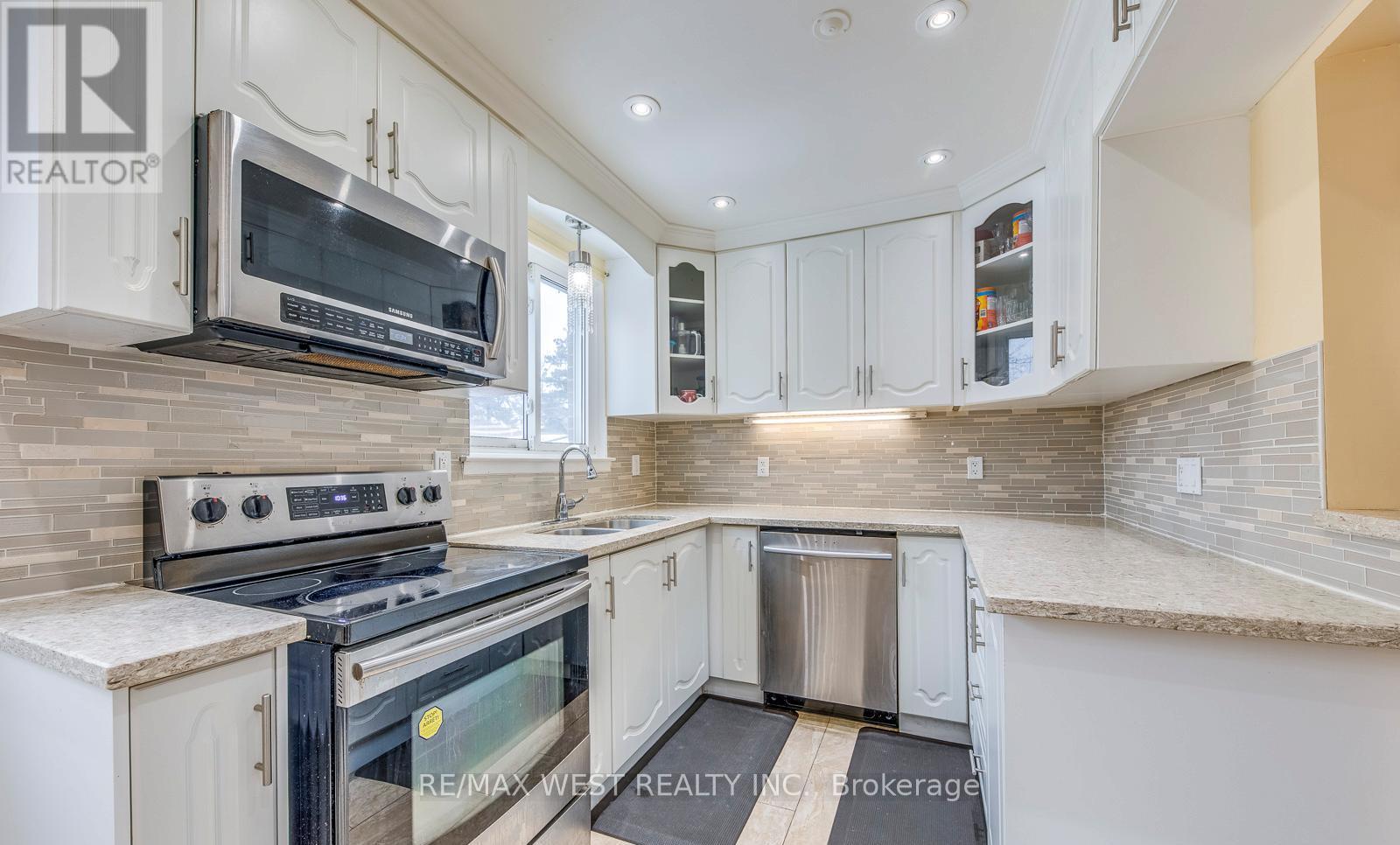 43 Flamingo Crescent, Brampton, Ontario  L6T 2G6 - Photo 13 - W12985500