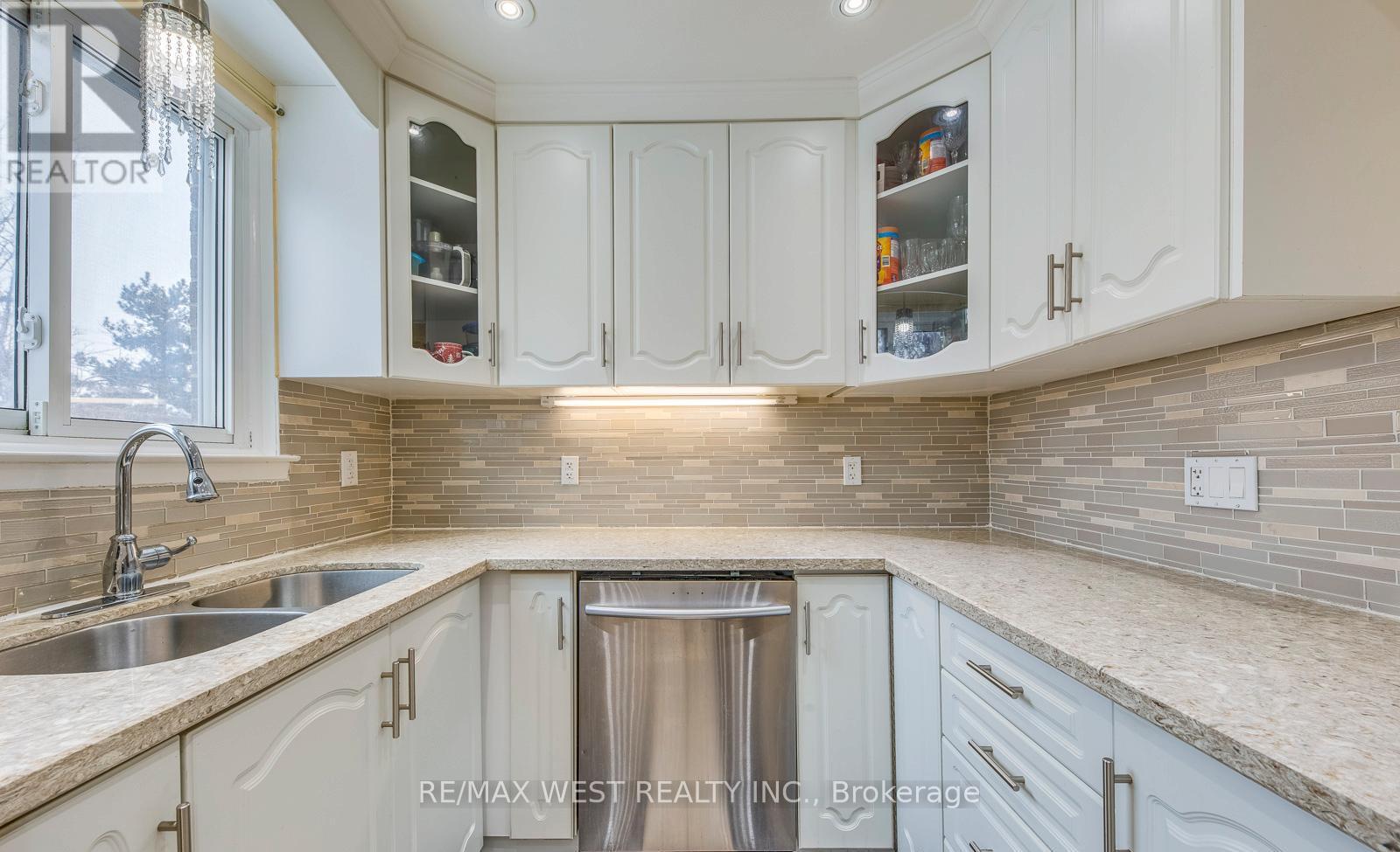 43 Flamingo Crescent, Brampton, Ontario  L6T 2G6 - Photo 15 - W12985500