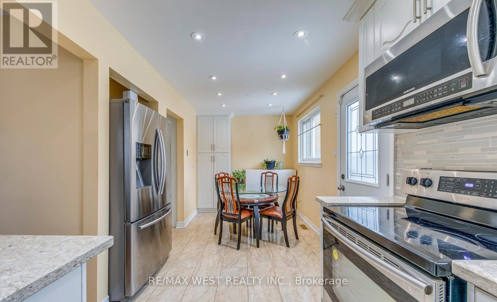 43 Flamingo Crescent, Brampton, Ontario  L6T 2G6 - Photo 17 - W12985500