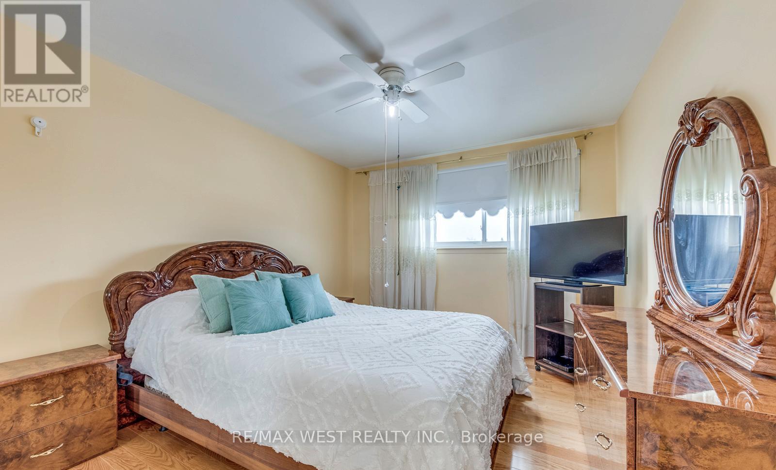 43 Flamingo Crescent, Brampton, Ontario  L6T 2G6 - Photo 21 - W12985500