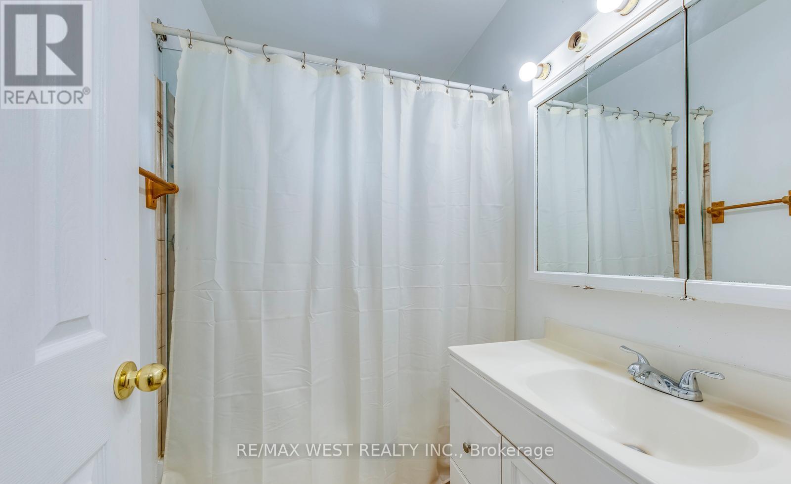 43 Flamingo Crescent, Brampton, Ontario  L6T 2G6 - Photo 31 - W12985500