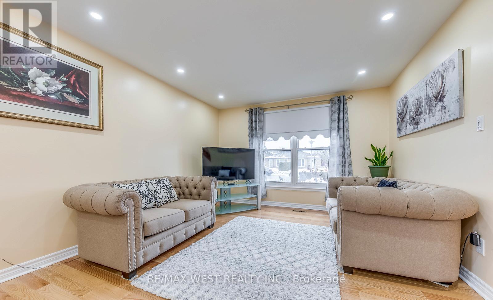 43 Flamingo Crescent, Brampton, Ontario  L6T 2G6 - Photo 6 - W12985500