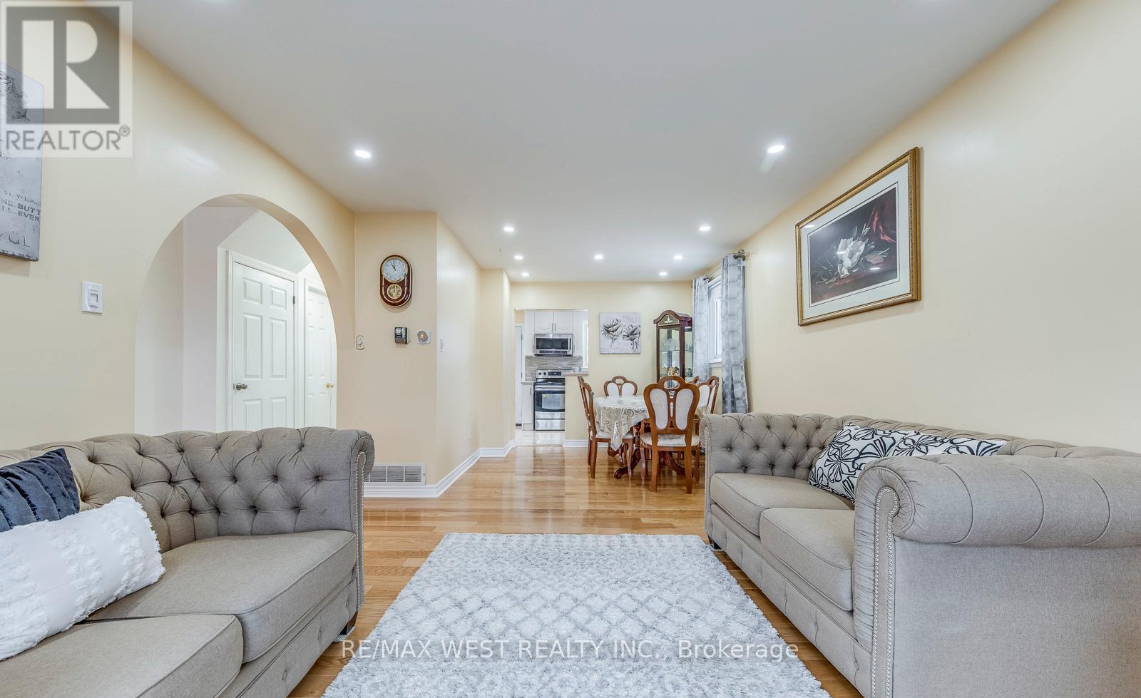 43 Flamingo Crescent, Brampton, Ontario  L6T 2G6 - Photo 8 - W12985500