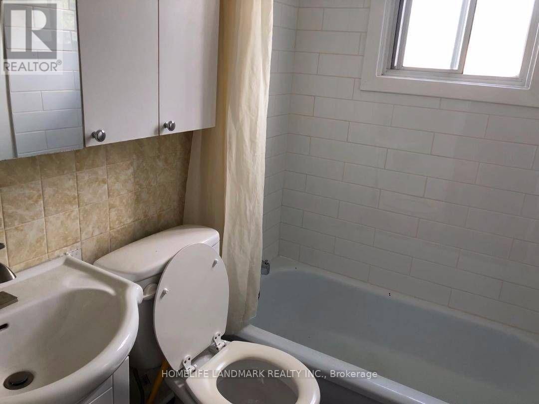 30 Joseph Street, Mississauga, Ontario L5M 1N9 - Photo 7 - W12985534