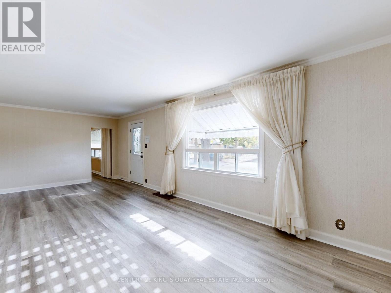 60 Northwood Drive, Toronto, Ontario  M2M 2K1 - Photo 4 - C12983340