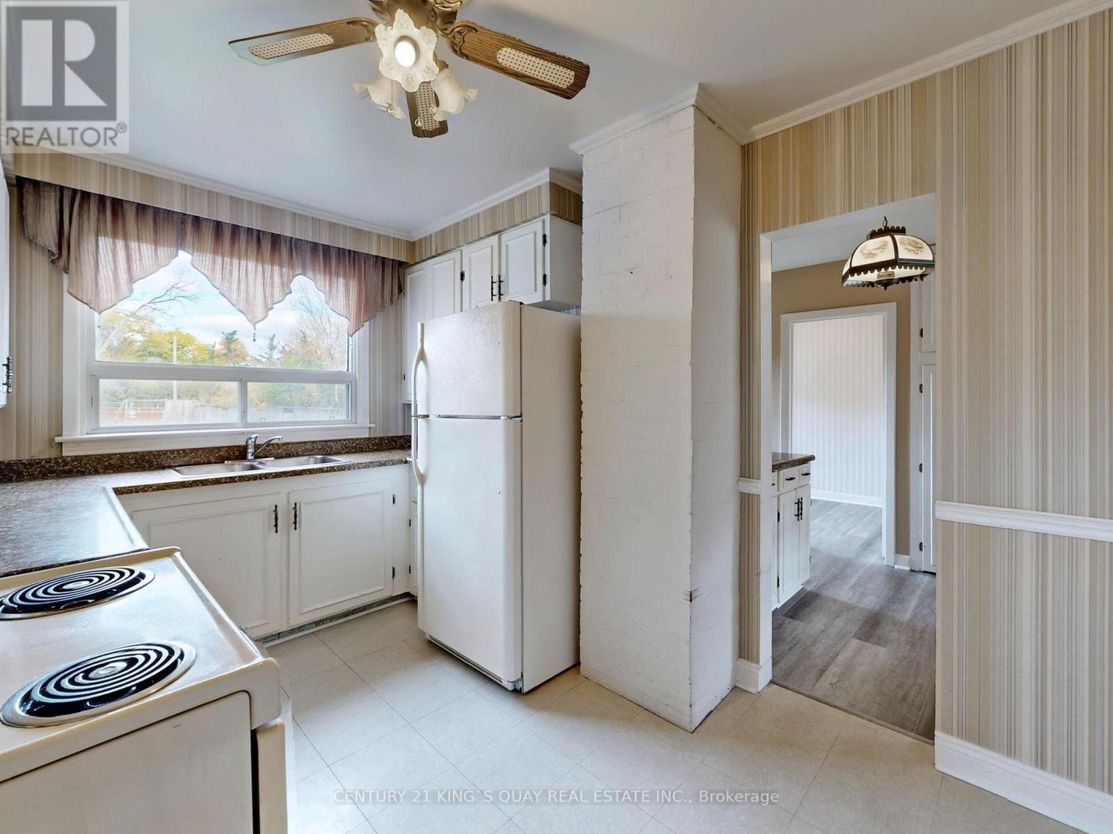 60 Northwood Drive, Toronto, Ontario  M2M 2K1 - Photo 8 - C12983340