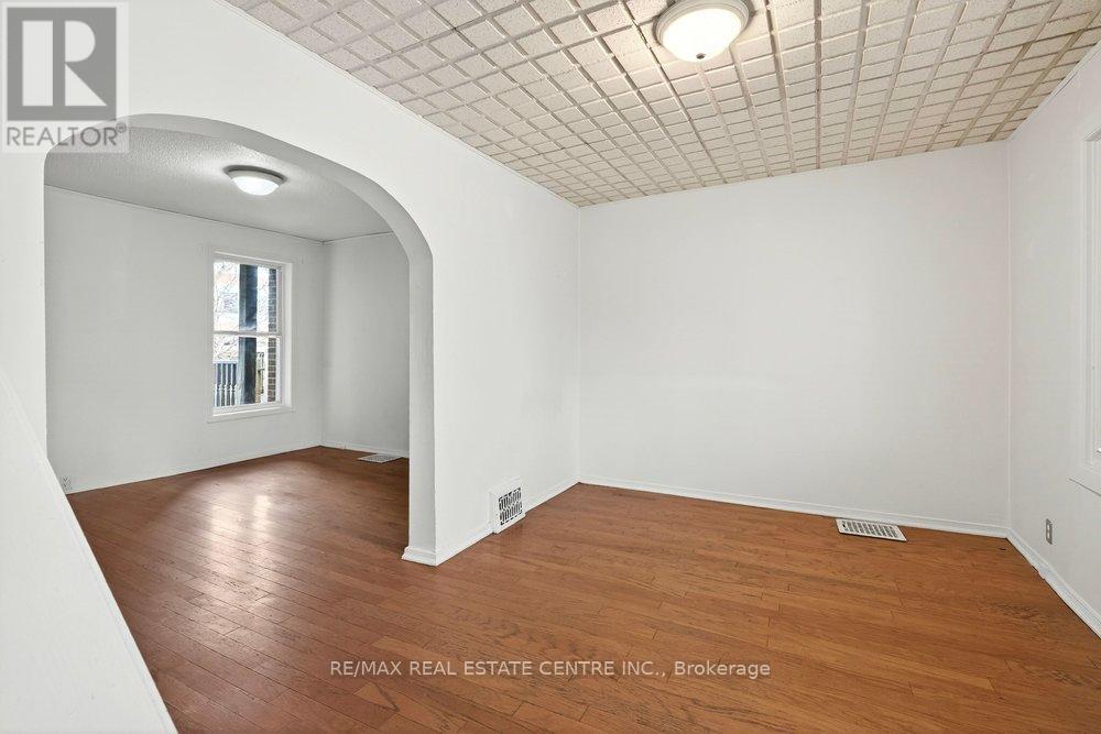 23 Frederick Avenue, Hamilton, Ontario  L8H 4K1 - Photo 1 - X12985402