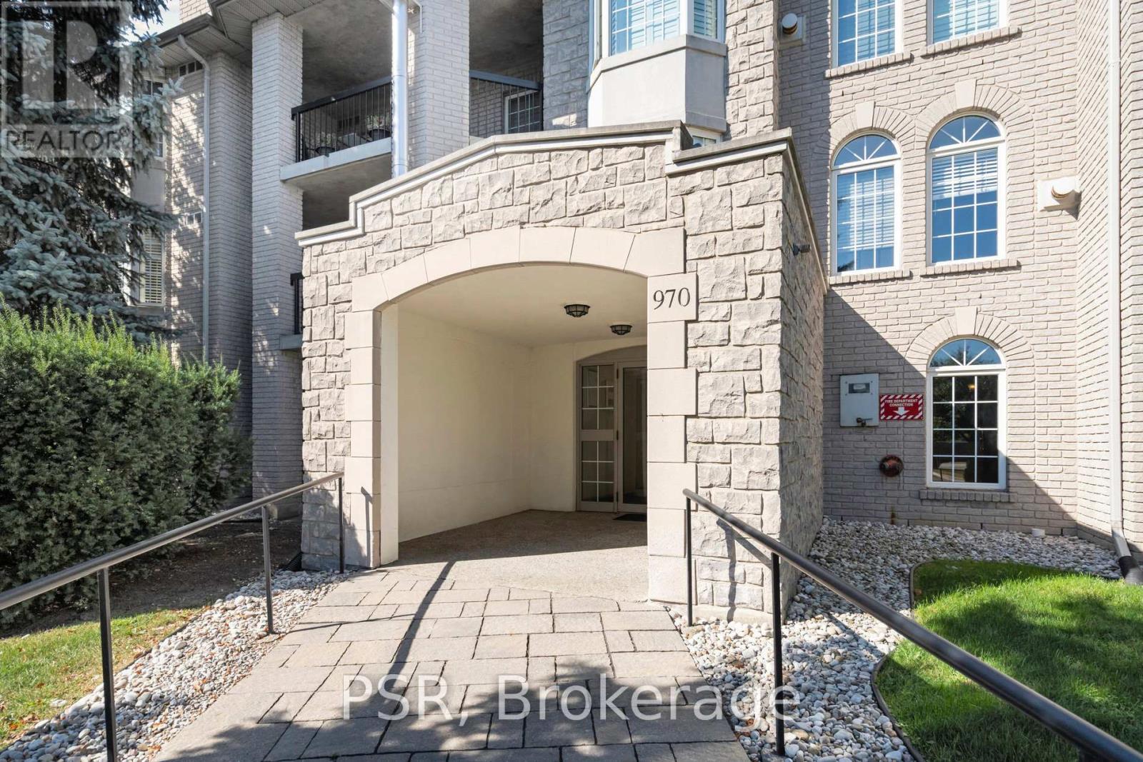 302 - 970 Golf Links Road, Hamilton, Ontario  L9K 1J8 - Photo 2 - X12985428