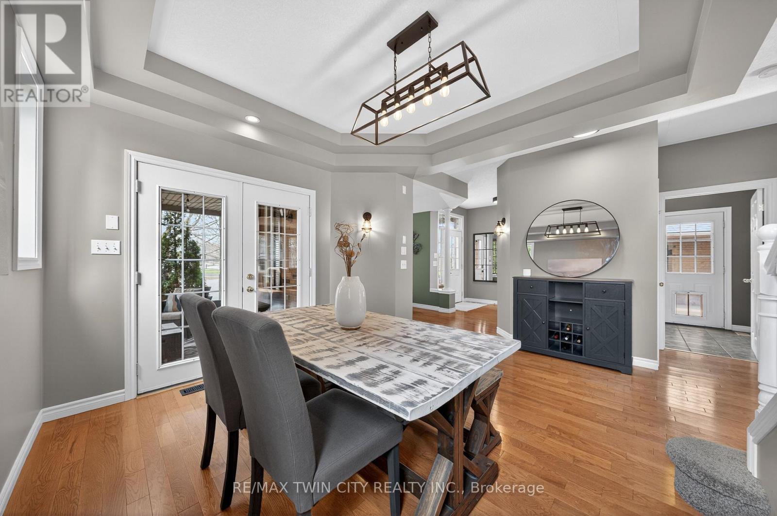 608 Bluenose Court, Waterloo, Ontario  N2K 4C5 - Photo 10 - X12985438