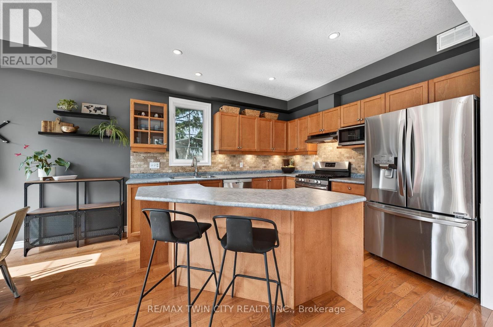 608 Bluenose Court, Waterloo, Ontario  N2K 4C5 - Photo 16 - X12985438