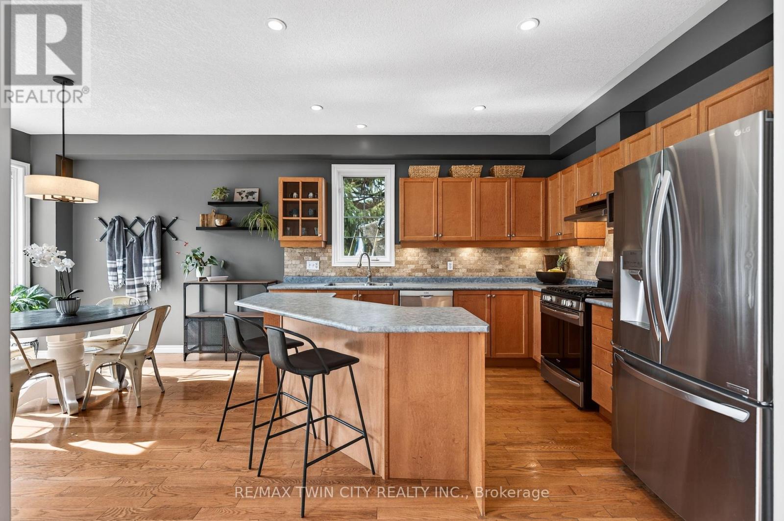 608 Bluenose Court, Waterloo, Ontario  N2K 4C5 - Photo 18 - X12985438