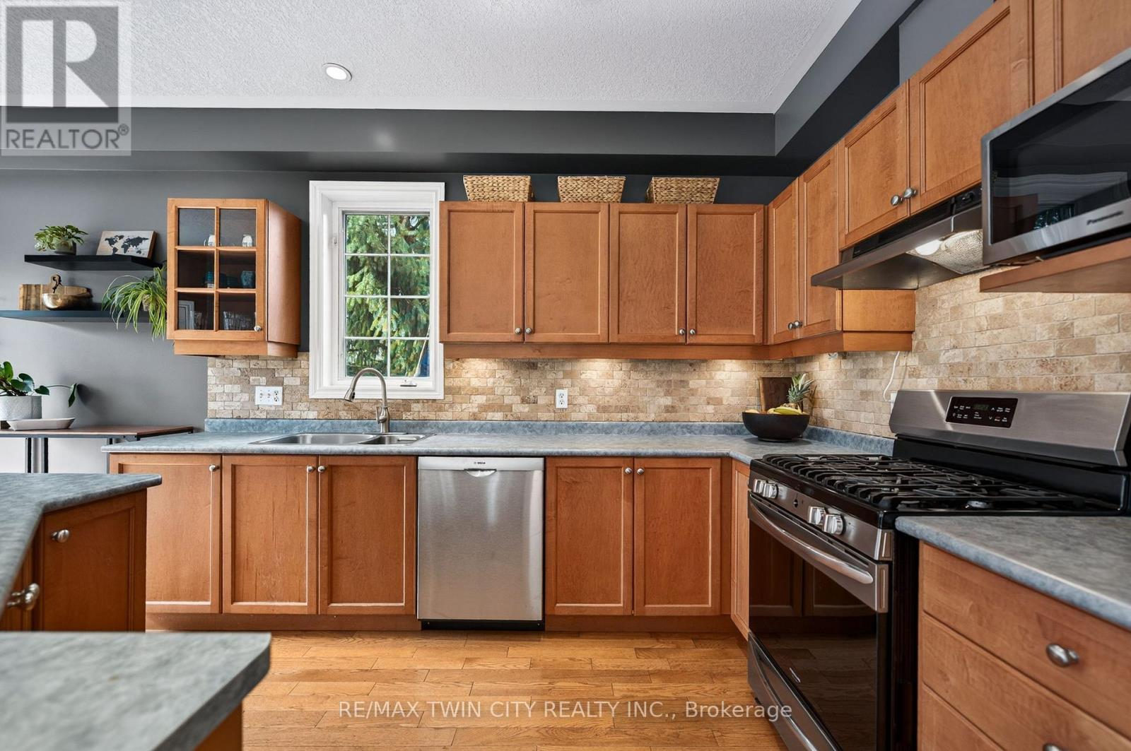 608 Bluenose Court, Waterloo, Ontario  N2K 4C5 - Photo 19 - X12985438