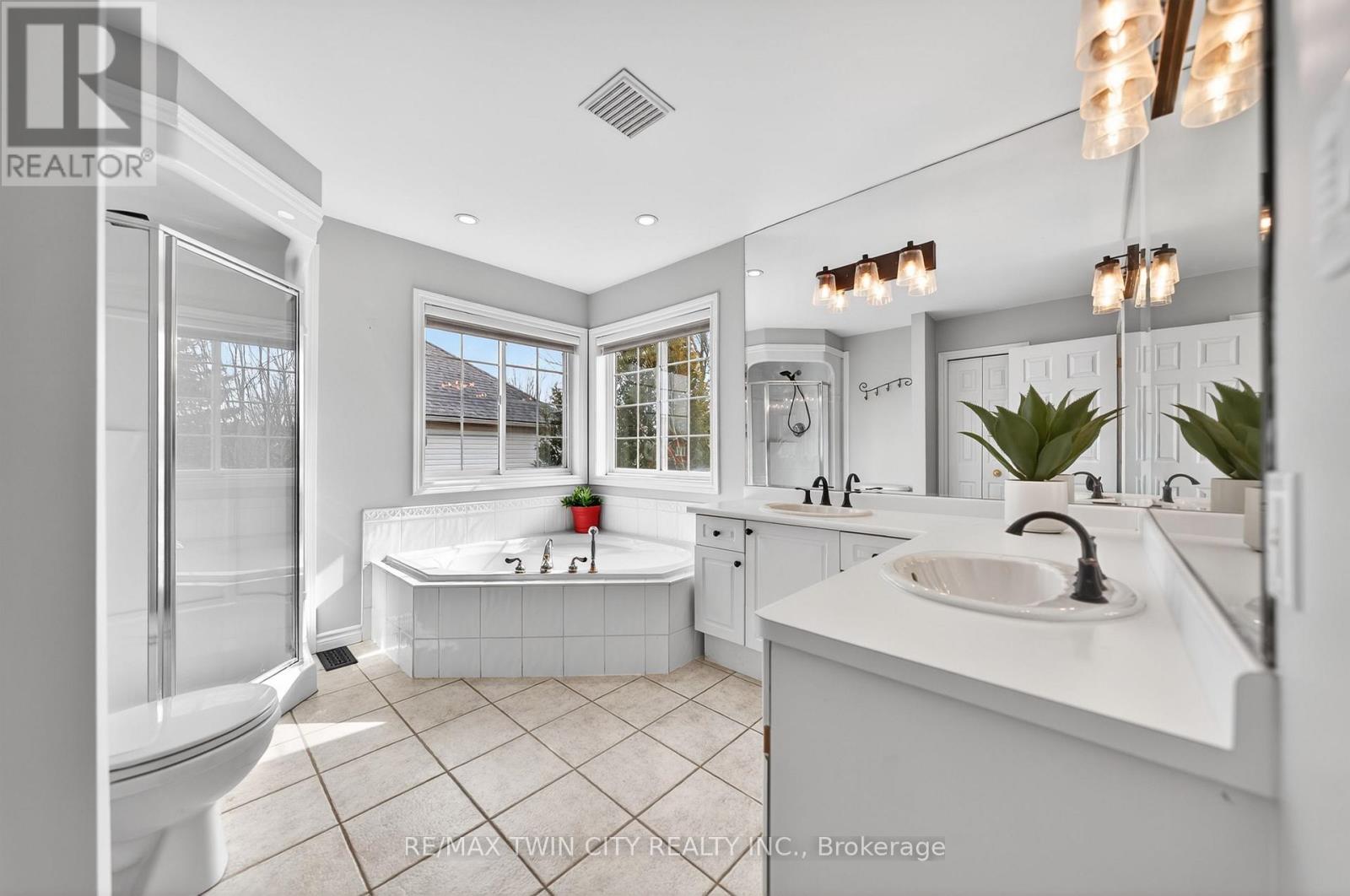 608 Bluenose Court, Waterloo, Ontario  N2K 4C5 - Photo 25 - X12985438