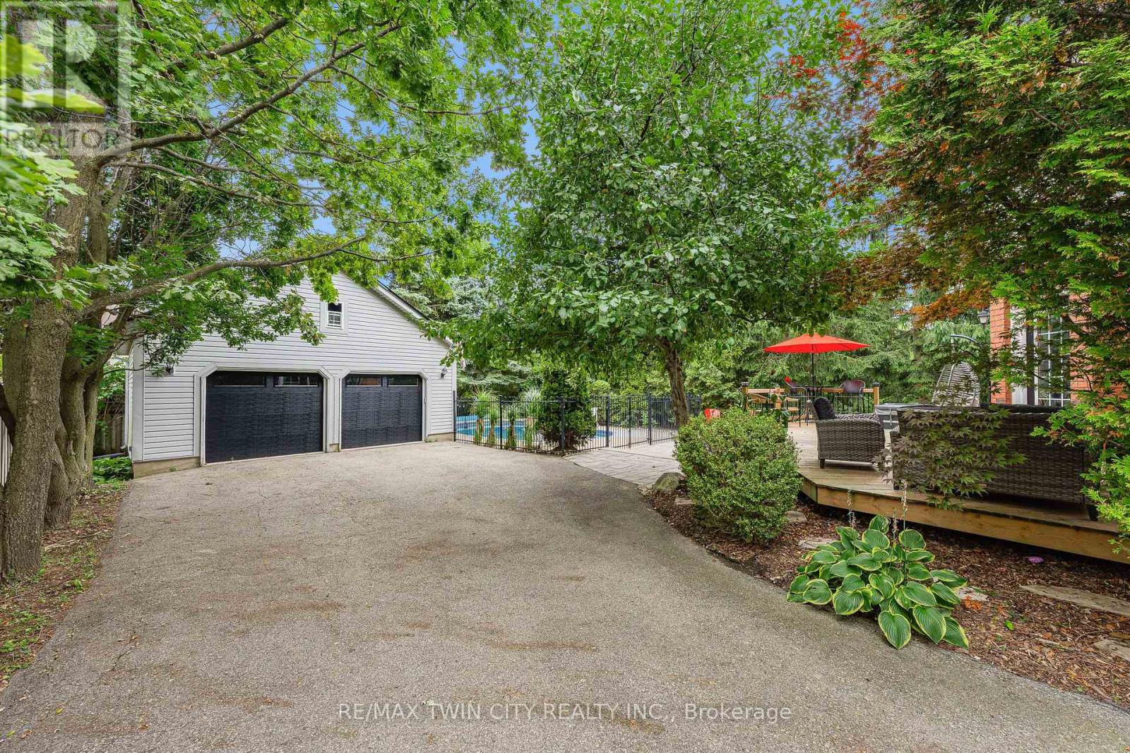 608 Bluenose Court, Waterloo, Ontario  N2K 4C5 - Photo 3 - X12985438