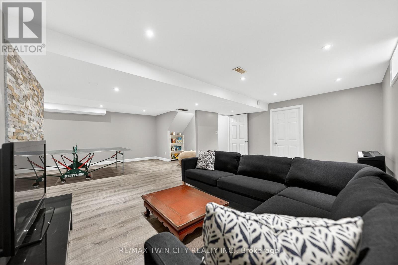 608 Bluenose Court, Waterloo, Ontario  N2K 4C5 - Photo 33 - X12985438