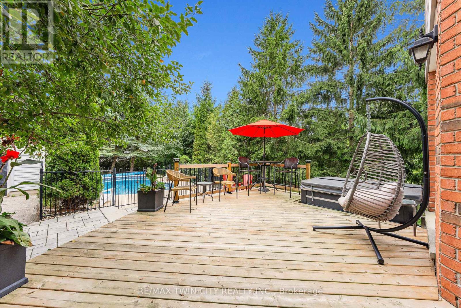 608 Bluenose Court, Waterloo, Ontario  N2K 4C5 - Photo 36 - X12985438