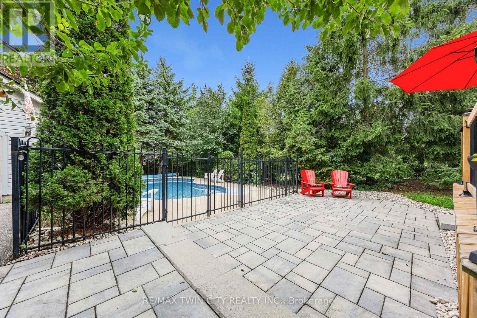 608 Bluenose Court, Waterloo, Ontario  N2K 4C5 - Photo 38 - X12985438